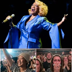 🎤 SHE COULDN’T FINISH HER SONG — SO 40,000 VOICES DID IT FOR HER 🎤 🎶- pkt