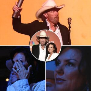 Toby Keith, 62, Brings Wife to Tears Accepting Country Music Icon Award — Amid Cancer Battle, This May Be the Last Time She Sees Him on Stage! begau