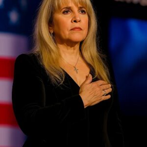Stevie Nicks Moves the Nation to Tears with a Heartfelt Rendition of the American National Anthem cz