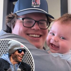 HE’D BE SMILING AT THIS — AND YOU KNOW EXACTLY WHY. The laughter, the love, the easy joy in this picture — it’s everything Toby Keith believed in when he sang “American Soldier.” begau