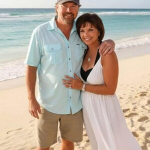 Love isn’t what saves you. It’s what stays after the saving is done. Toby Keith learned that the hard way — under the stage lights, in sterile hospital rooms, and in the kind of silence that tests what’s real. ws