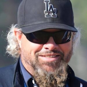 He could’ve lived anywhere. Big city lights, fancy stages, all the things that come with being Toby Keith. ws