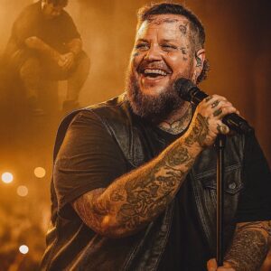 “I used to be out of breath after one song,” Jelly Roll once admitted with a laugh — the kind of laugh that carries years of pain, healing, and hard-won joy.🤩