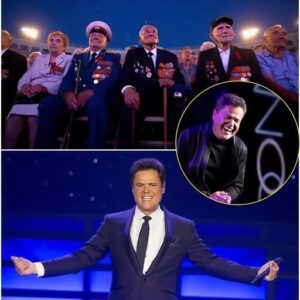 On the steps of the Lincoln Memorial, beneath a sky brushed with gold, Donny Osmond stood alone, a single microphone in hand, facing a sea of 200,000 souls. Krixi