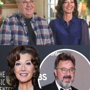 TEARS BEHIND THE SMILE: Fans Notice Vince Gill’s Emotional Glance Toward Amy Grant During Their Latest Duet — “Something Deeper Was Happening.” lht