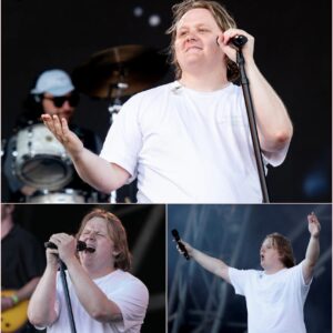 “HE COULDN’T FINISH THE SONG — BUT 20,000 STRANGERS SANG IT FOR HIM!” ws