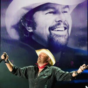 A decade ago, beneath the dazzling lights of New York City, Toby Keith received one of the most meaningful honors of his life: induction into the Songwriters Hall of Fame. ws