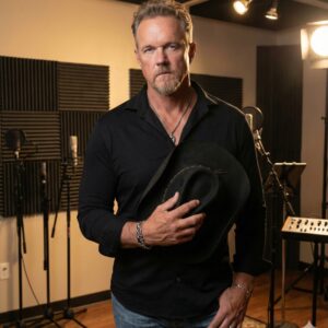 TRACE ADKINS REBORN: COUNTRY ICON SHOCKS FANS WITH A BOLD NEW LOOK AND A NEW ERA OF MUSIC cz
