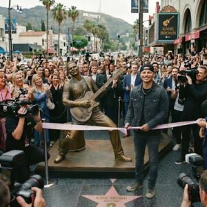 Immortalized in Bronze and Crystal: Kane Brown Breaks Hollywood Tradition with First-Ever Walk of Fame Statue cz
