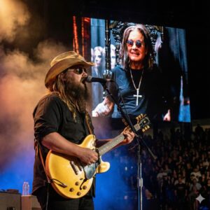 🔥 CRY FOR HEAVEN: Chris Stapleton Sings "Mama I'm Coming Home" to Ozzy—The Tribute That Stopped 30,000 Hearts lht