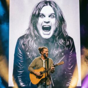 The Cowboy and the Madman: Trace Adkins’ Seismic Tribute to Ozzy Osbourne Shakes the Earth cz