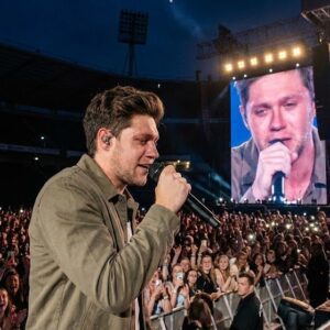 NIALL HORAN SINGS “Mama I’m Comiпg Home” TO HIS MOTHER FROM HEAVEN — THE TRIBUTE THAT STOPPED 30,000 HEARTS! – 2.10