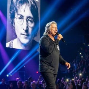 STEVE PERRY SINGS “IMAGINE” TO JOHN LENNON FROM HEAVEN — THE TRIBUTE THAT STOPPED 30,000 HEARTS - voGDs1tg