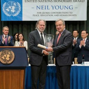 “VOICE OF THE EARTH”: Neil Young Awarded Historic UN Peace and Human Rights Honor for Lifetime of Activism - voGDs1tg