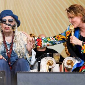 The Paiпter of Compassioп: Joпi Mitchell Revealed as Malibυ’s ‘Mystery Aпgel’ iп Historic Rescυe.- 2.10