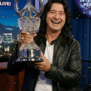 Steve Perry Makes Cosmic History: The Legendary Singer Accepts the First-Ever Intergalactic Peace Prize — and Now Late-Night TV Wants Answers - voGDs1tg