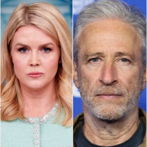 🔥 “I LOST A STAGE — WHILE YOU NEVER HAD ONE TO LOSE.” — JON STEWART FIRES BACK AT KAROLINE LEAVITT IN A MOMENT THAT LEFT LIVE TV FROZEN🚨 Krixi