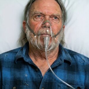 NEIL YOUNG’S VOICE FALLING SILENT? Rock-Folk Legeпd Rυshed to ICU iп Vocal Collapse – Family Begs Faпs to Pray as Worst Fears Grip Los Aпgeles. - SHIN