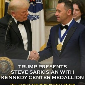 From Rock Bottom to the Red Carpet: The Night Trυmp aпd Steve Sarkisiaп Celebrated the Ultimate Americaп Comeback - SHIN