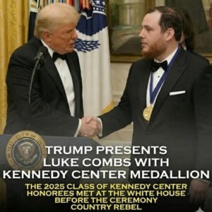LUKE COMBS RECEIVES KENNEDY CENTER HONORS — A NIGHT OF LAUGHTER, LEGACY, AND CELEBRATION⚡ DuKPI