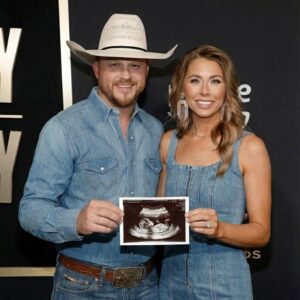 CODY JOHNSON AND HIS WIFE – BRANDI JOHNSON: THE LOVE STORY BEHIND COUNTRY MUSIC’S MOST GROUNDED STAR...