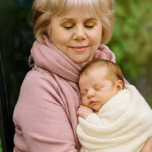 Linda Ronstadt Shocks the Public With Adoption Announcement — And It’s the Baby’s Name That Has Everyone Talking...