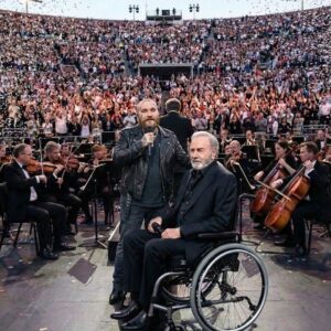 A Night Las Vegas Will Never Forget: Teddy Swims and Neil Diamond Share a Timeless Moment on Stage nn