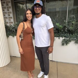 SURPRISE: Beach Photos of Michael Hawkins Jr.’s Mother Spark Social Media Buzz and a Wider Conversation nn