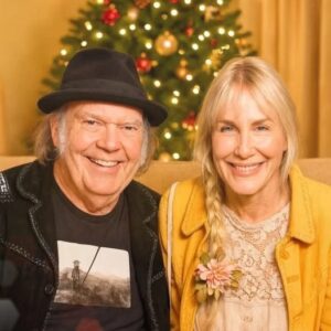 As the last light faded beneath the vast California sky, a black SUV rolled quietly up the dirt road to Neil Young’s ranch.. DuKPI